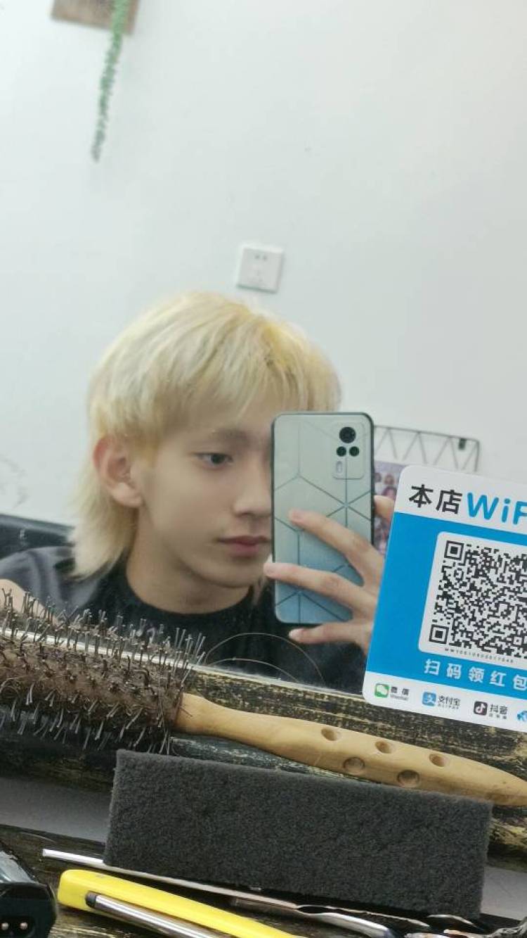 杨梓辰-山东省·威海市·文登区--拍照模特,做视频当网红,接单拍衣服推广,颜值,身高,体格都很到位,