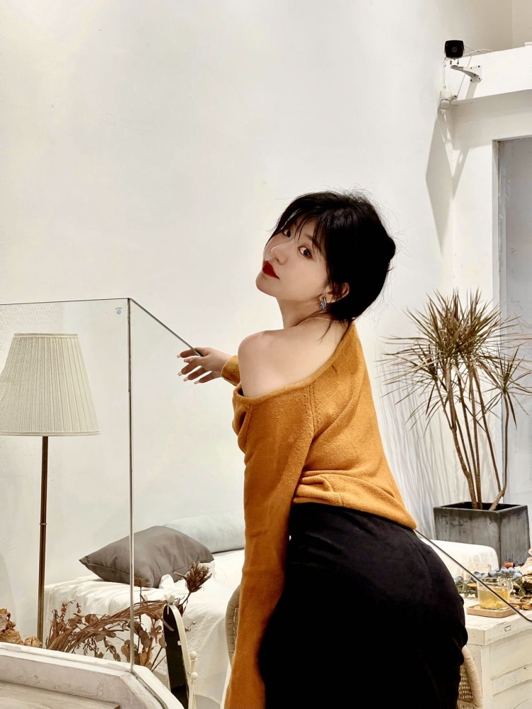 琬-陕西省·西安市·雁塔区--擅长拍照、修图、会简单摄影、有专业单反。任何风格都可驾驭,信用极高,爱好,做个副业,首饰、服装、鞋子、买家秀卖家秀,寄拍请老板联系我。