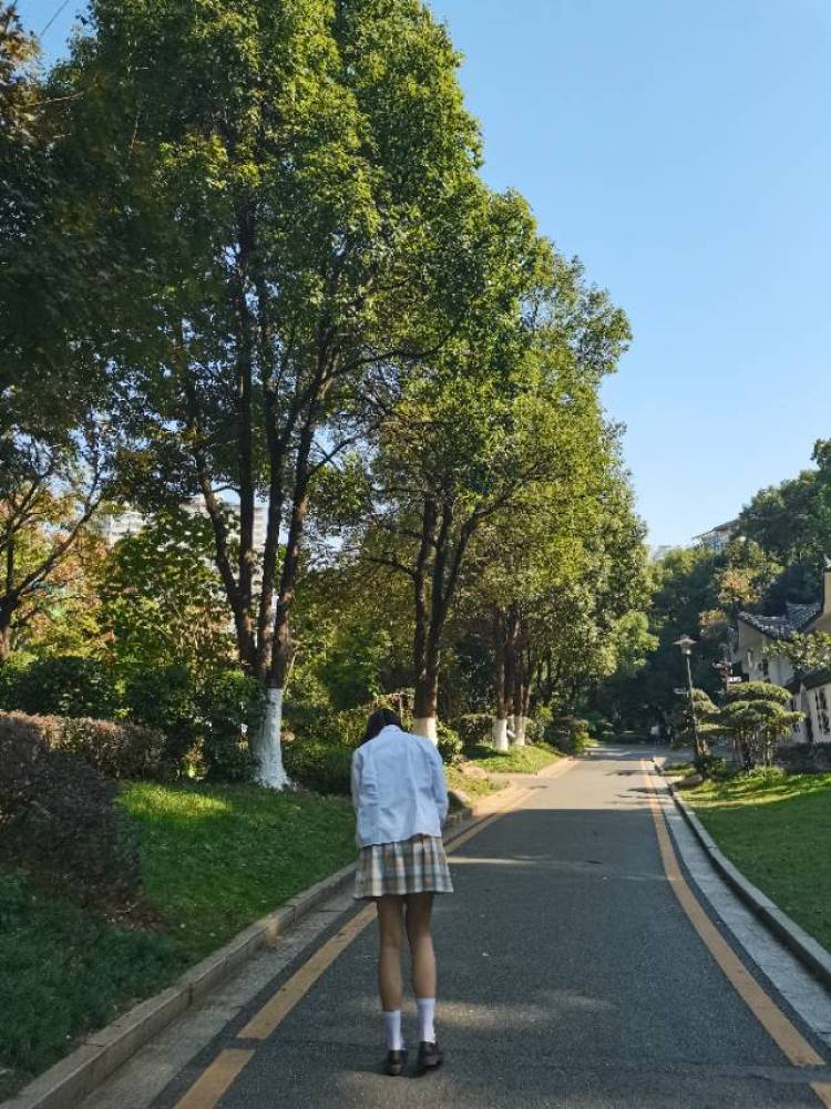诗酒.-湖南省·郴州市·北湖区-***-身高172,体重58kg
喜欢篮球游泳,喜欢拍照会p图
可接寄拍,饰品服装都🉑