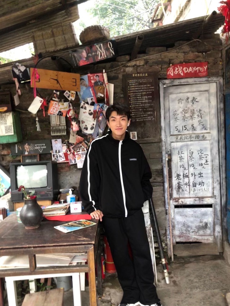 今天吃早饭了吗-重庆市·重庆市·九龙坡区-微博-接寄拍,可摆拍,会p图,风格都可以,男183cm71kg,衣服包包帽子首饰项链美瞳全都🉑️