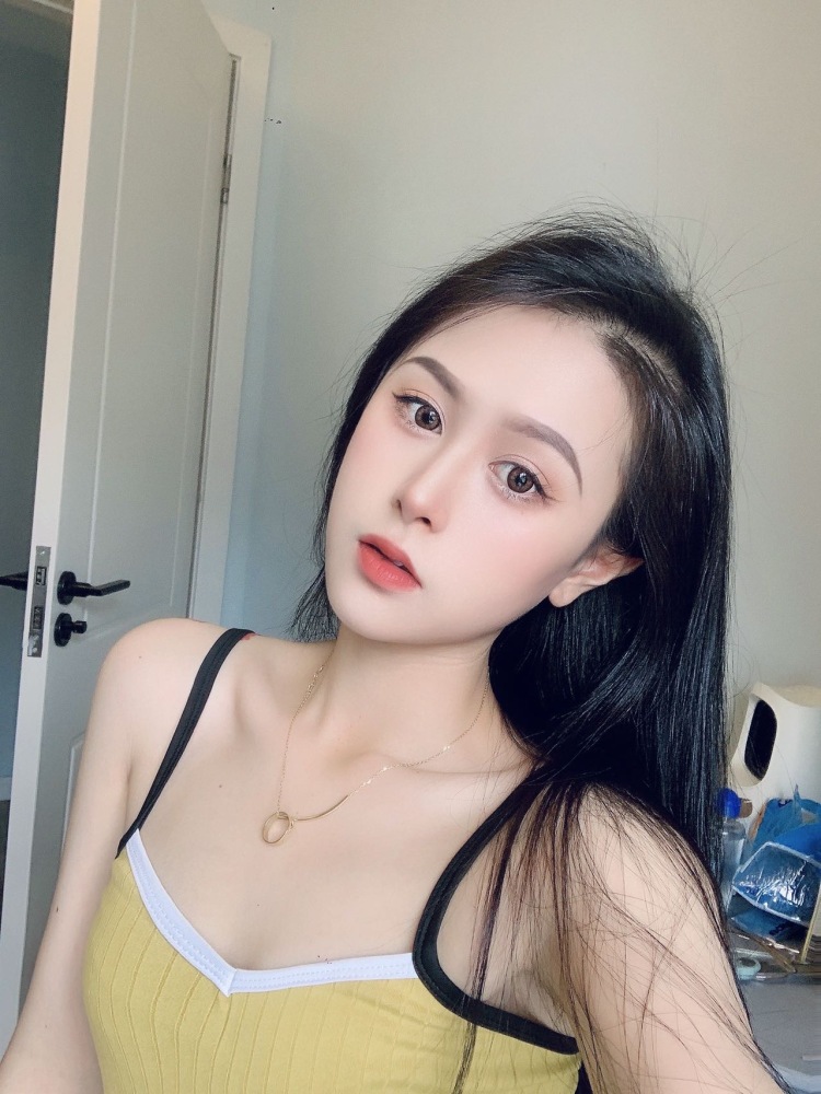 祺-浙江省·杭州市·上城区--接受寄拍，也是带货主播。女装的，美瞳也可以
身高168.
体重98斤
鞋码38码
做事不墨迹，但一定认真
比较追求完美
什么风格都能驾驭