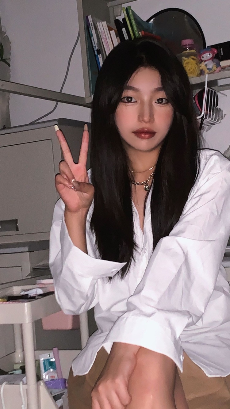 小晗· ᴥ ·-辽宁省·大连市·庄河市--素人模特 接寄拍 衣服 鞋子 包包 饰品 化妆品都可!会化妆 会拍照 会p图 任何风格、妆容都可驾驭 170 58