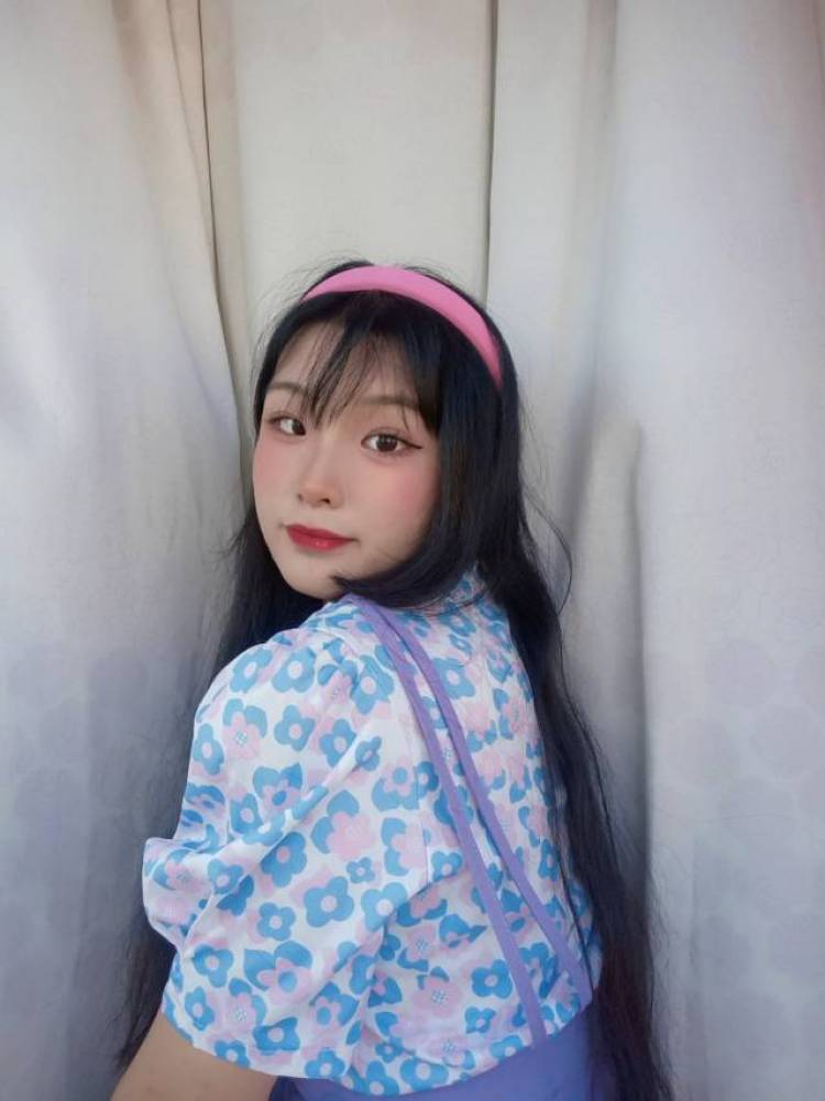 奶茶拿来⁸你-江苏省·扬州市·广陵区-***快手-职业学生，喜欢拍照片p图，喜欢唱歌，之前接过淘宝单子，眼镜发箍饰品啥的
