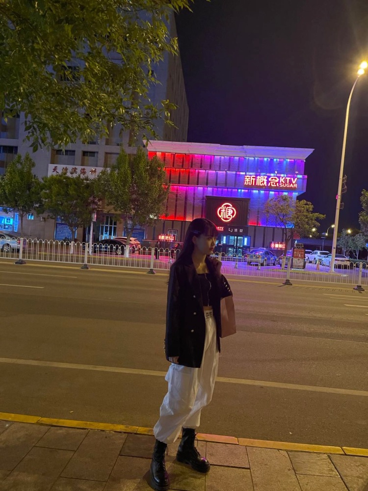 💕三颗小石子-天津市·天津市·滨海新区-抖音微博***快手-身高166 体重52kg 鞋码36
接寄拍,服装 包包 鞋子各种装饰品(假睫毛 美瞳 耳饰 项链 帽子)
还阔以有宠物的哦~
