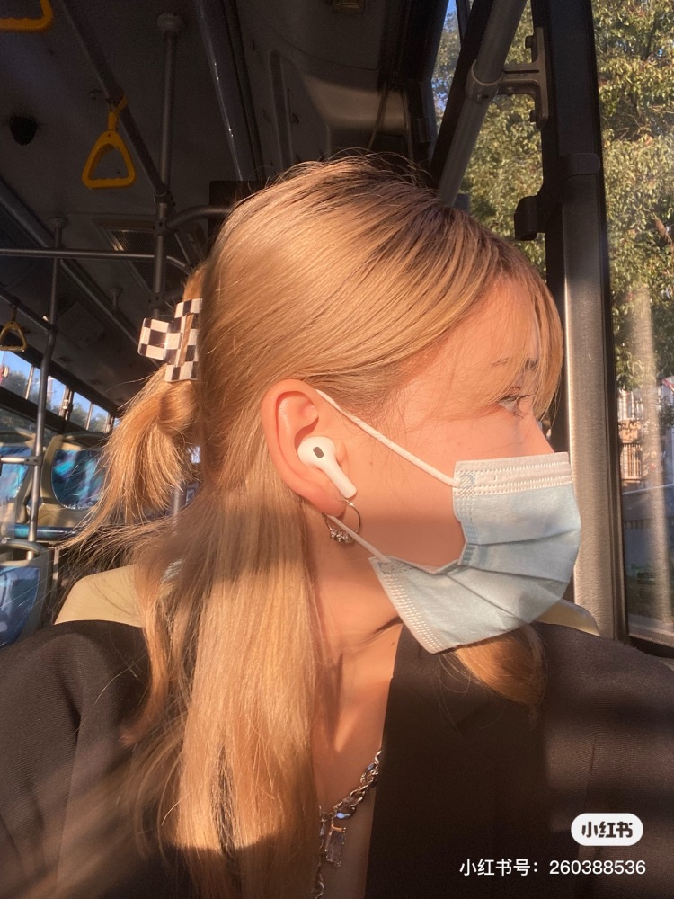 大白-上海市·上海市·宝山区--接单 :包包 衣服裤子鞋子 耳环项链 特长 :跳舞 拳击 演戏