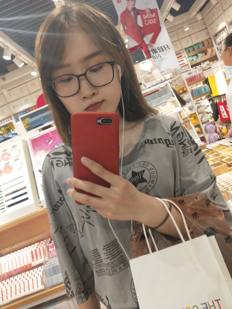 陆缘其笙-山西省·临汾市·尧都区--可以简单P图
可以接衣服,鞋子,包包,饰品,化妆品
都可价格协商