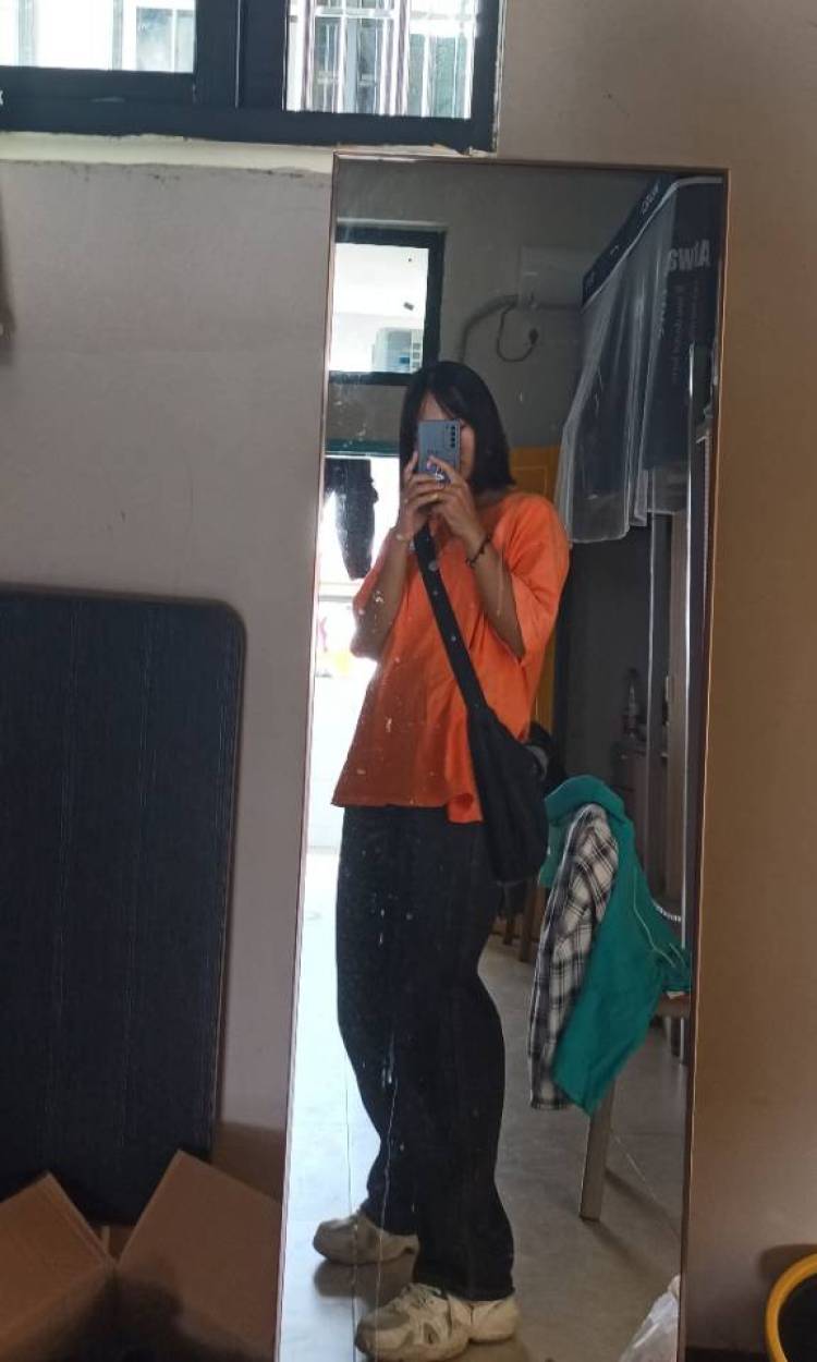 Dear~小贵-湖南省·常德市·鼎城区--大家好！我是湖南的
身高166 体重55kg 鞋码38
接寄拍，服装 包包 鞋子各种装饰品（假睫毛 美瞳 耳饰 项链 帽子）
身份：大学生
年龄：19
特长就是会跳街舞，平时各种各样的活动都参加，穿搭