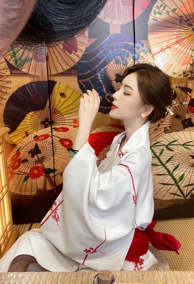 Emma🇨🇳-山东省·青岛市·市南区--166cm 44kg
会拍照会修图，寄拍，鹏拍，外景都可
抖音推广
