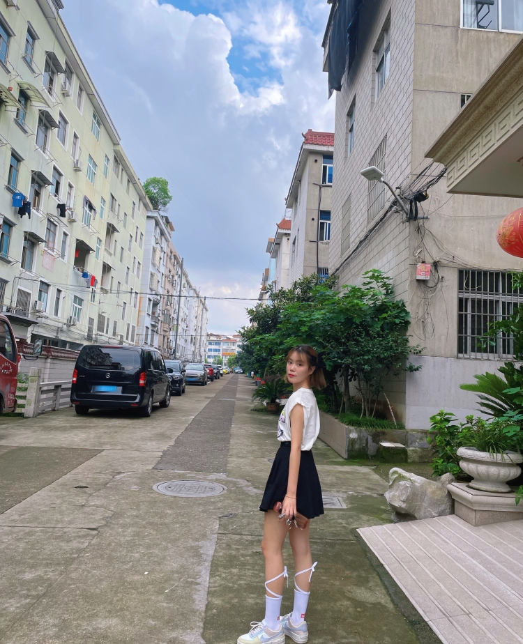 sunshine☀-浙江省·金华市·东阳市-抖音 *** 微博-身高164 体重104 鞋码 37 喜爱拍照
接寄拍 买家秀 逛逛种草 视频帽子之类