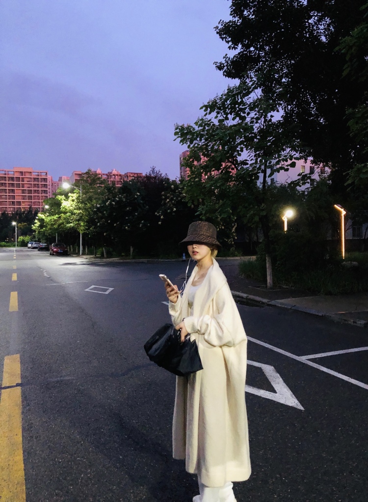 三三-辽宁省·铁岭市·西丰县--买家秀 接寄拍 接网拍 身高167cm体重50kg。寄拍视频照片都可以 本人会p图 鞋的寄拍也可以.38码