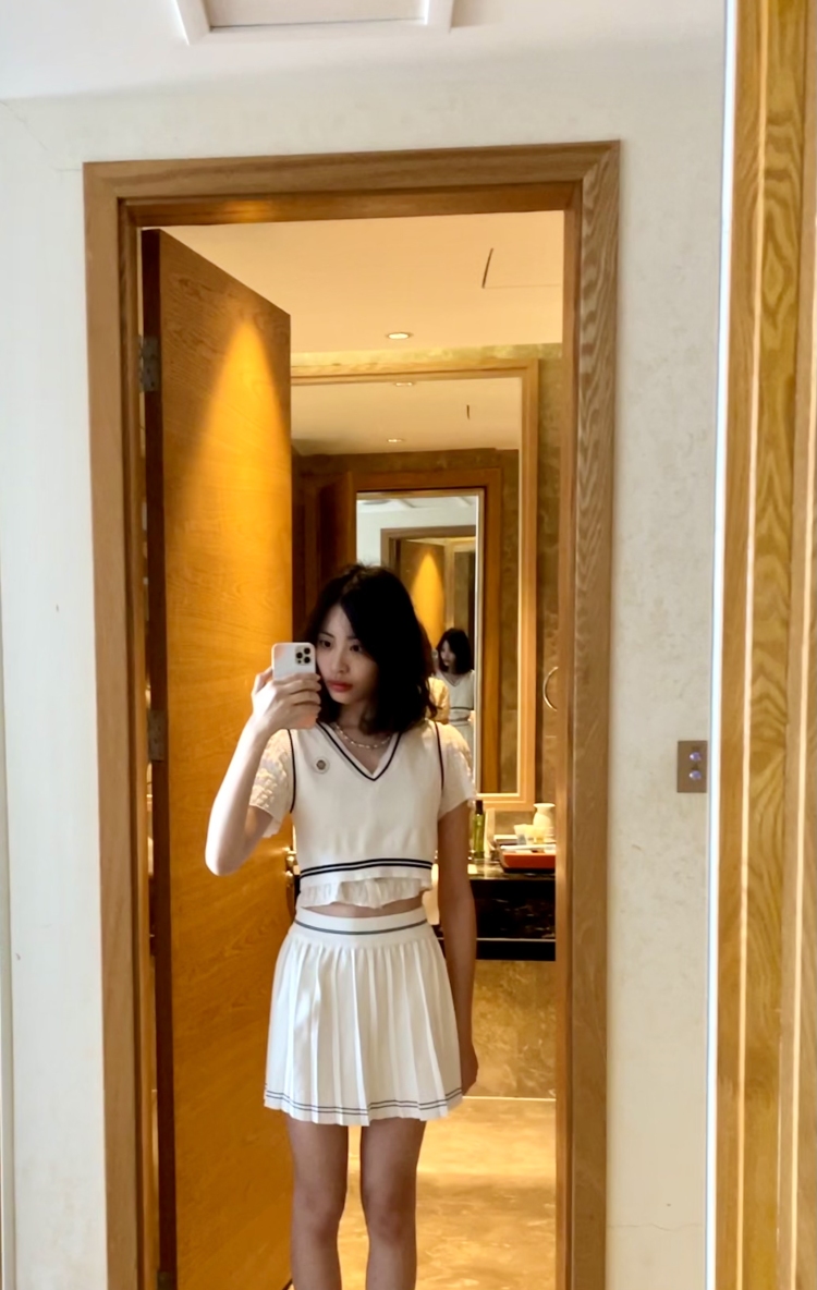 __-浙江省·杭州市·西湖区--各种平台可接 风格不露骨 饰品衣服化妆品等等都可以
可精修 有微单
170cm 48kg
