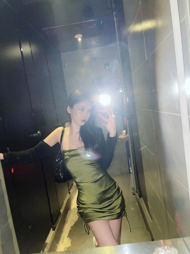 magnolia-广东省·深圳市·罗湖区-***:Eive--大家好!我是深圳网红:magnolia
身高166 体重45kg 鞋码38
接寄拍,服装 包包 鞋子各种饰品,擅长各类风格穿搭,探店打卡,喜欢拍照p图,有着高级的审美跟搭配感。
艺名:珊敏
年龄:22