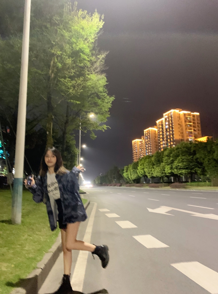 鱼噫-重庆市·重庆市·渝北区-抖音快手-本人身高160 体重64 会拍照会找角度会摆动作会批图 完全不用担心死亡角度 可寄拍网拍送拍哟 商家也可以提意见 ✌