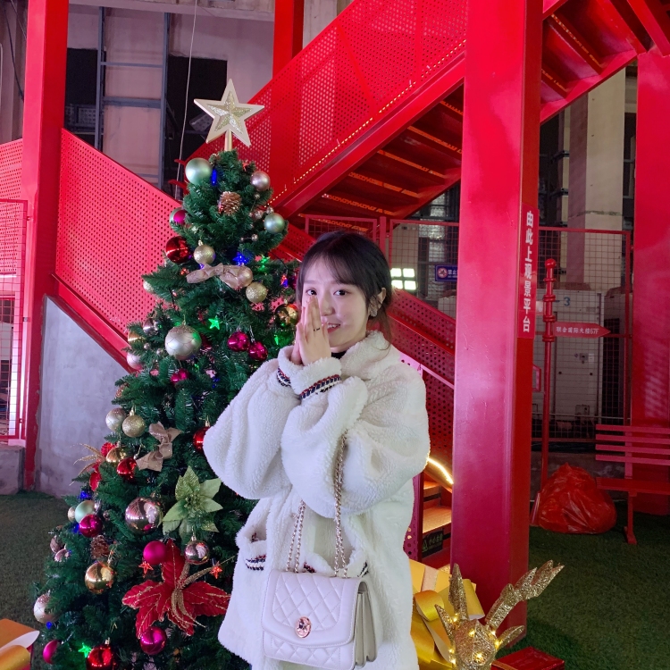 鱼噫-重庆市·重庆市·渝北区-抖音快手-本人身高160 体重64 会拍照会找角度会摆动作会批图 完全不用担心死亡角度 可寄拍网拍送拍哟 商家也可以提意见 ✌