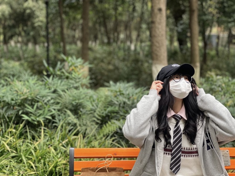 阳大只-四川省·成都市·金牛区-抖音 微博 快手 ***-可接寄拍,新手还没有尝试过,有单反可以拍,会p图,本人身高165 价格可以商量,各种风格都可以尝试