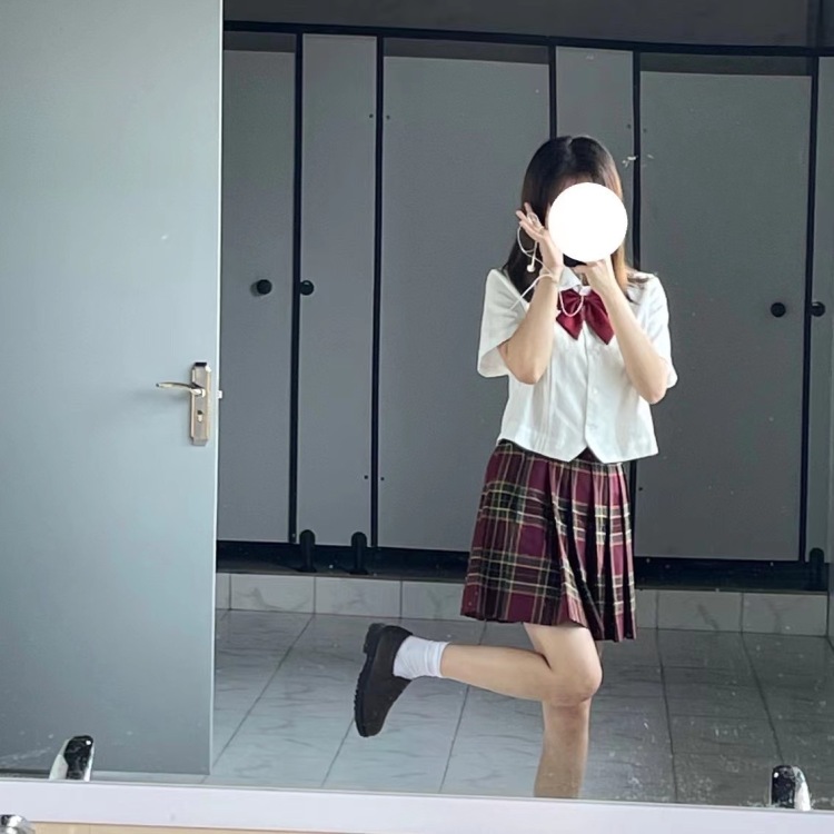 X.-重庆市·重庆市·江北区--00后大学生,身高158体重88,会穿搭会p图会拍照,可盐可甜可接寄拍买家秀,价格好商量,有需要的可滴滴我!