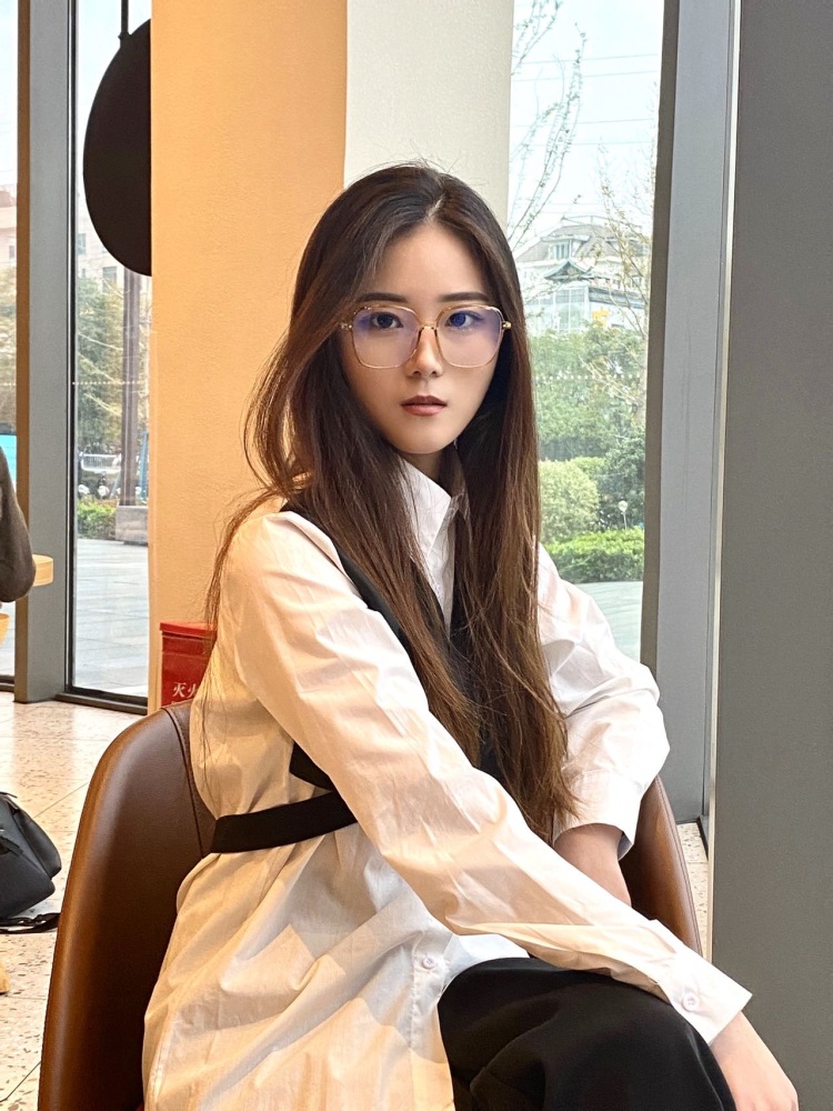 琪琪-江西省·南昌市·青山湖区--喜欢打卡网红点去拍照,会p图,性格开朗,想做寄拍,有需要的可以和作用哟!