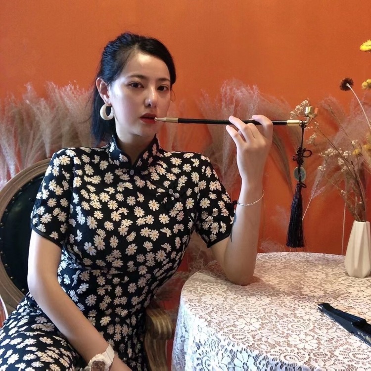 阿瑶-贵州省·遵义市·绥阳县--165/107,穿衣风格多变!会拍照修图,自备精美文案,接佣金寄拍!
