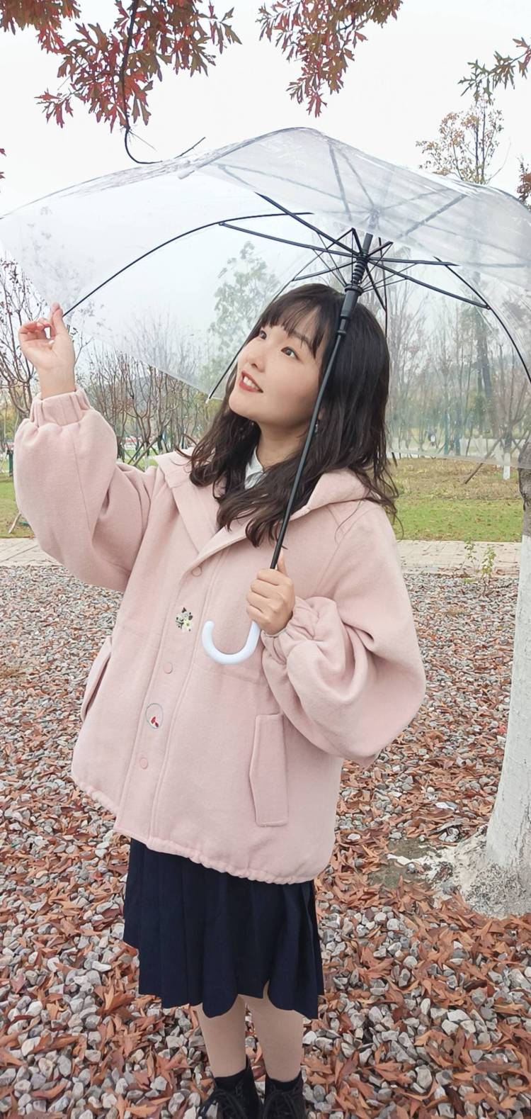 Little星星-湖南省·湘潭市·湘潭县--会自拍，会编辑文字，可接女装，饰品等。身高158，体重90，风格多样。