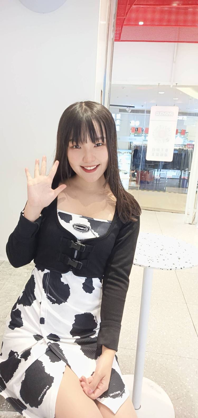 Little星星-湖南省·湘潭市·湘潭县--会自拍,会编辑文字,可接女装,饰品等。身高158,体重90,风格多样。