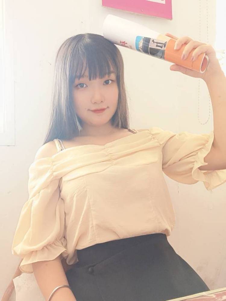 Little星星-湖南省·湘潭市·湘潭县--会自拍，会编辑文字，可接女装，饰品等。身高158，体重90，风格多样。