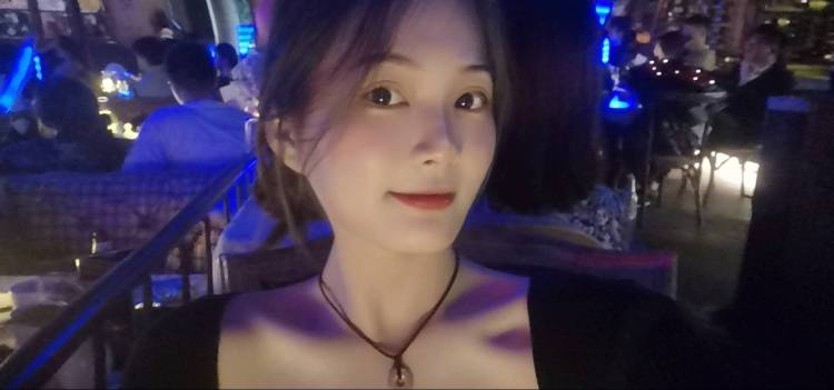 Booo~-广西壮族自治区·南宁市·青秀区-抖音，***，知乎-擅长穿搭、化妆、p图等，可接买家秀、寄拍、种草带货。接衣服、鞋子、包包、各种饰品第一次尝试，价格适中即可