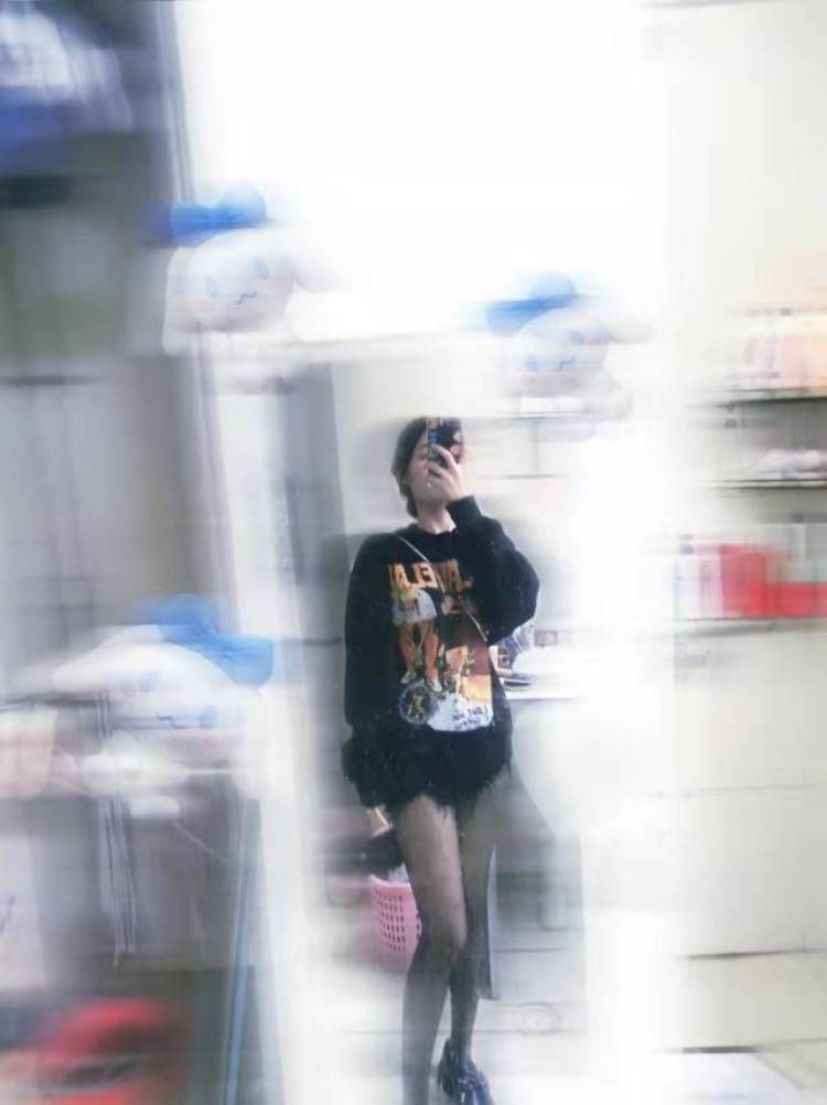 Booo~-广西壮族自治区·南宁市·青秀区-抖音，***，知乎-擅长穿搭、化妆、p图等，可接买家秀、寄拍、种草带货。接衣服、鞋子、包包、各种饰品第一次尝试，价格适中即可
