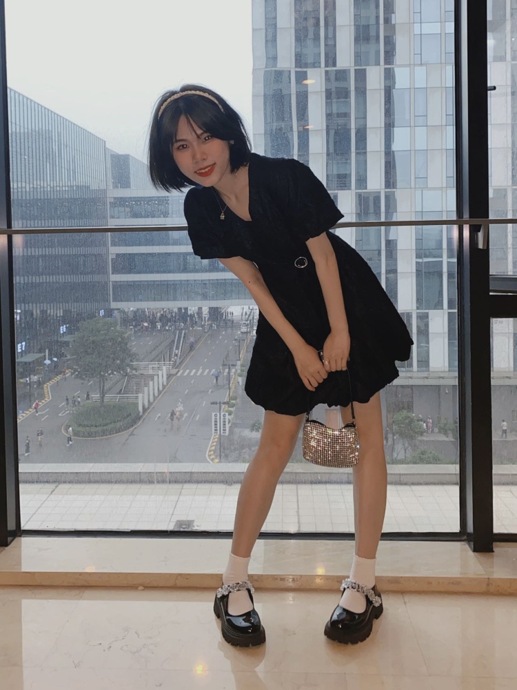 Boom-广东省·佛山市·南海区-*** 抖音-没有什么经验，但是拍照ps，我是可以的。喜欢发一些穿搭在***上，我是素人，没有什么流量。想接一些买家秀。