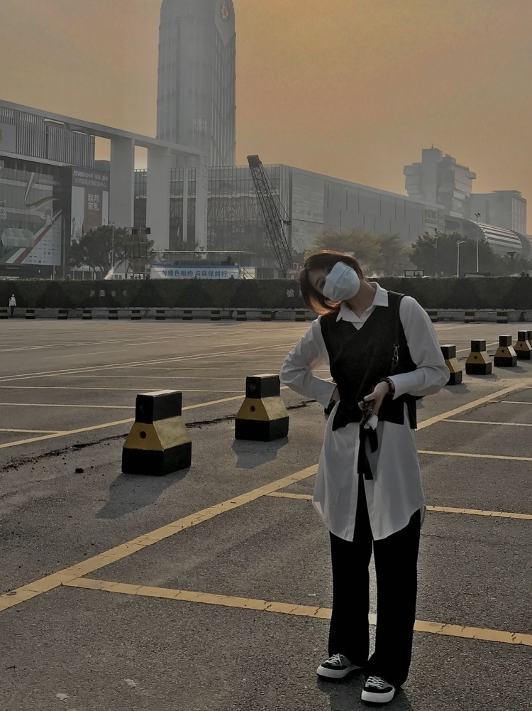 Boom-广东省·佛山市·南海区-*** 抖音-没有什么经验，但是拍照ps，我是可以的。喜欢发一些穿搭在***上，我是素人，没有什么流量。想接一些买家秀。
