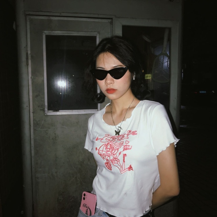 Boom-广东省·佛山市·南海区-*** 抖音-没有什么经验，但是拍照ps，我是可以的。喜欢发一些穿搭在***上，我是素人，没有什么流量。想接一些买家秀。