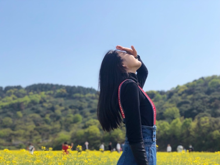 张张-北京市·北京市·顺义区-抖音，微博，***，B站，知乎-接寄拍，各种寄拍，可沟通！传媒专业学生，身高166体重46，有锁骨，戴帽子眼睛都OK，上镜OK，拍摄OK，时间OK，价格可协商，价格可协商！会跳舞，短视频拍摄，软文种草，