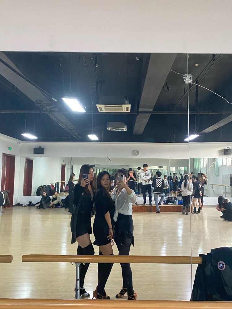 77-河北省·衡水市·桃城区-抖音 606-是一名在读大学的舞蹈生 身高166体重98 接单接单!!!!!!!!抖600➕