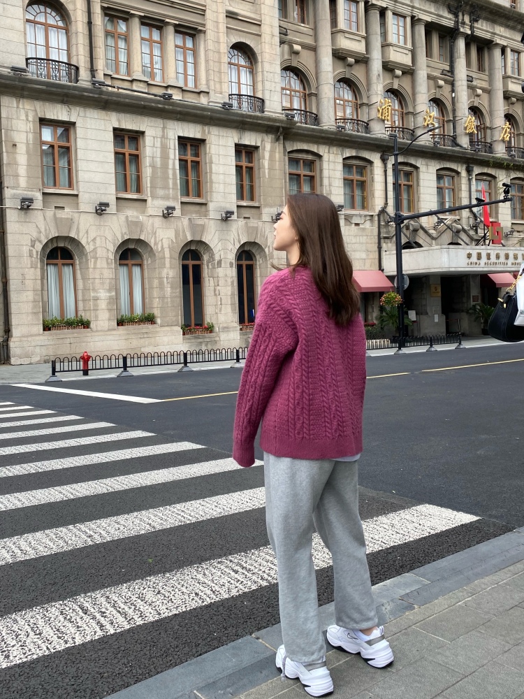 Janine.-上海市·上海市·松江区--1.目前状态:待就业,有足够的时间做自己喜欢的事情;
2.个人简介:身高155cm,体重42kg,长相偏可爱甜美风格;
3.兴趣爱好:喜欢穿搭、分享日常生活;会简单的摄影,爱拍照,会p图。
可接寄拍单