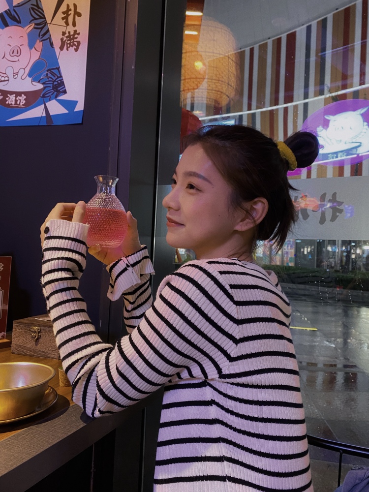 Janine.-上海市·上海市·松江区--1.目前状态:待就业,有足够的时间做自己喜欢的事情;
2.个人简介:身高155cm,体重42kg,长相偏可爱甜美风格;
3.兴趣爱好:喜欢穿搭、分享日常生活;会简单的摄影,爱拍照,会p图。
可接寄拍单