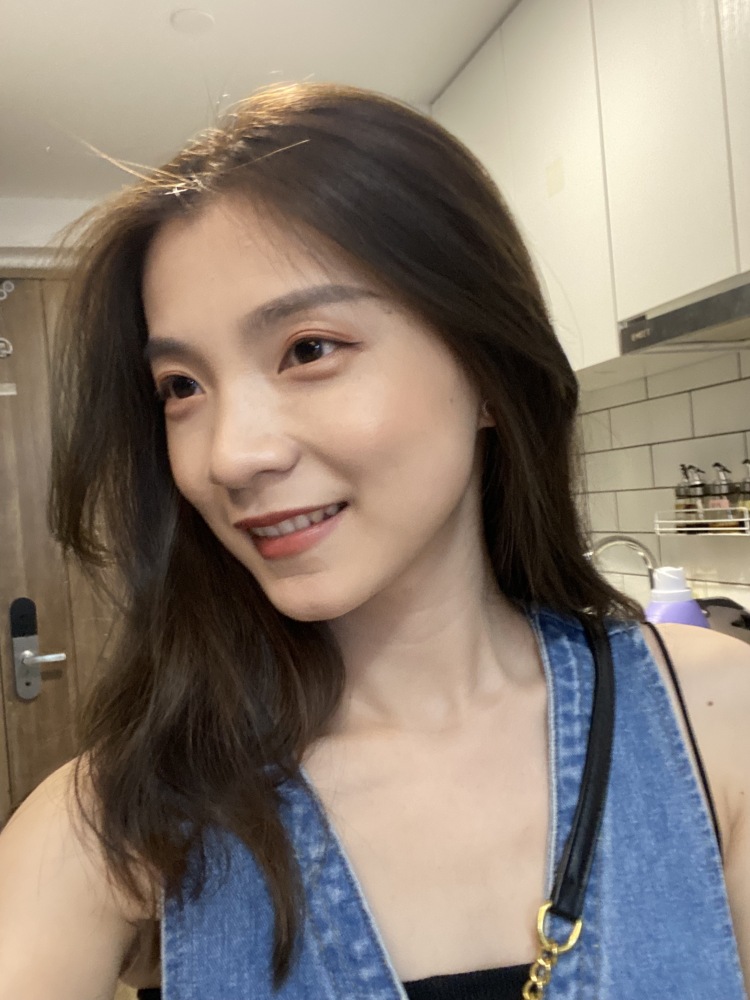 Janine.-上海市·上海市·松江区--1.目前状态:待就业,有足够的时间做自己喜欢的事情;
2.个人简介:身高155cm,体重42kg,长相偏可爱甜美风格;
3.兴趣爱好:喜欢穿搭、分享日常生活;会简单的摄影,爱拍照,会p图。
可接寄拍单