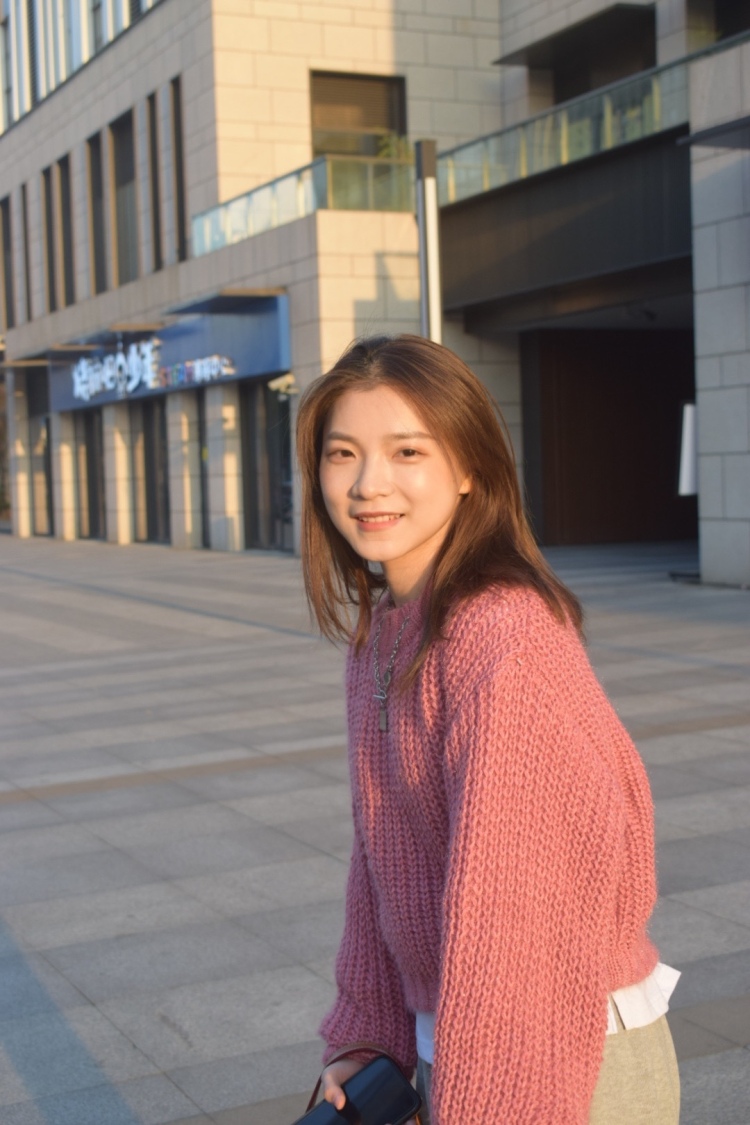 Janine.-上海市·上海市·松江区--1.目前状态:待就业,有足够的时间做自己喜欢的事情;
2.个人简介:身高155cm,体重42kg,长相偏可爱甜美风格;
3.兴趣爱好:喜欢穿搭、分享日常生活;会简单的摄影,爱拍照,会p图。
可接寄拍单
