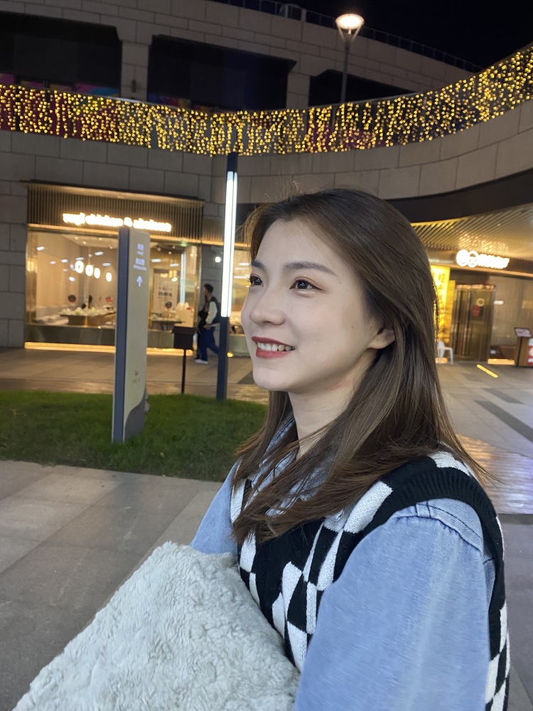 Janine.-上海市·上海市·松江区--1.目前状态:待就业,有足够的时间做自己喜欢的事情;
2.个人简介:身高155cm,体重42kg,长相偏可爱甜美风格;
3.兴趣爱好:喜欢穿搭、分享日常生活;会简单的摄影,爱拍照,会p图。
可接寄拍单