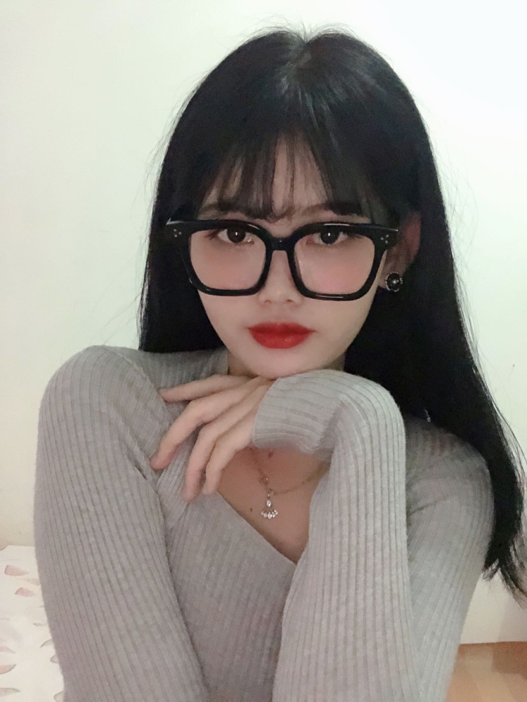 亚勤baby🎀-广东省·汕头市·澄海区-抖音 *** 微博-身高160体重85斤 出图快 认真负责 骗子勿扰 会p图哦  会有耐心