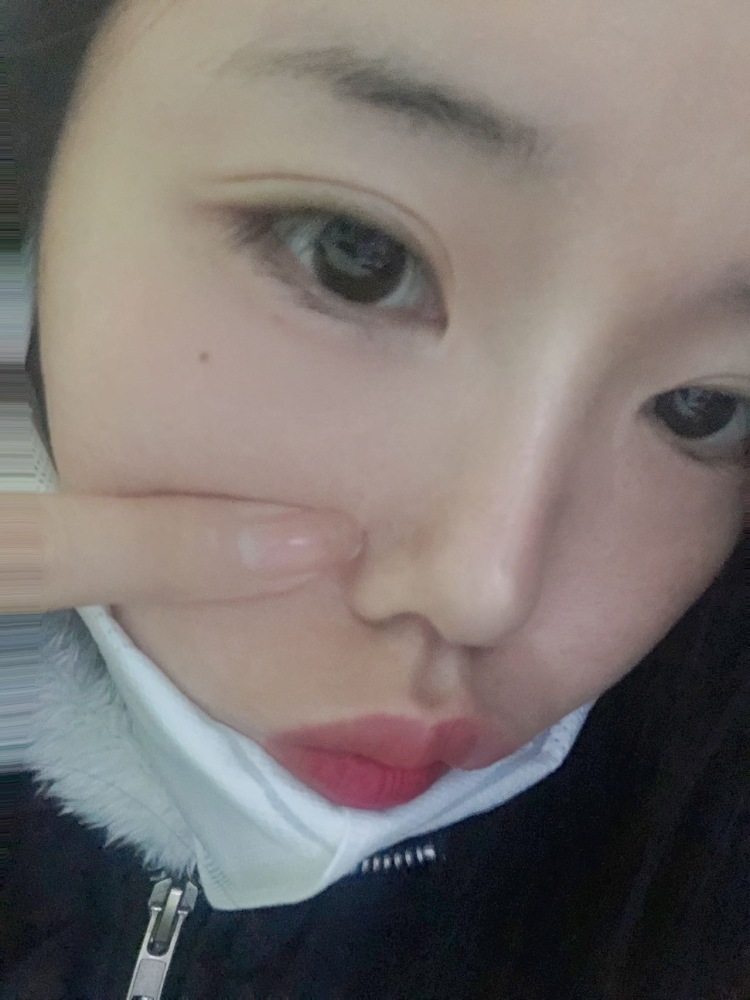 灰姑娘👸-北京市·北京市·东城区-抖音搜索 1069894629-大家好!我是灰姑娘👸。我是真美女 ,可不是假的哦 ,体重75斤,衣服穿s码 xxs码 xxs码。
本人从事多年 美工设计 品牌包装设计 新媒体运营,因为本身也是一名电商设计师,所以对自身要求也高,