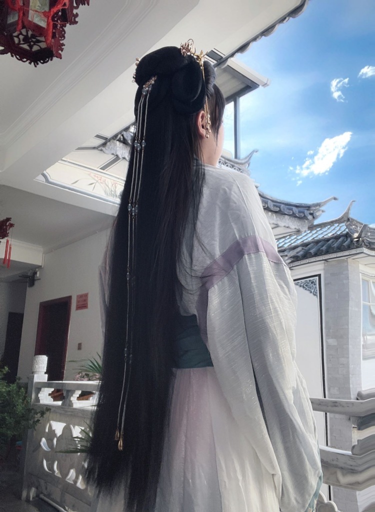 悲伤荷包蛋-云南省·大理白族自治州·大理市-抖音微博-可以接一些寄拍，风格温柔含蓄，也可接手机壳寄拍，手机型号iPhone12，会p图，p的很好，也接穿戴美甲，交给我的单子放一百个心，平常喜欢拍照，也有很多拍照道具