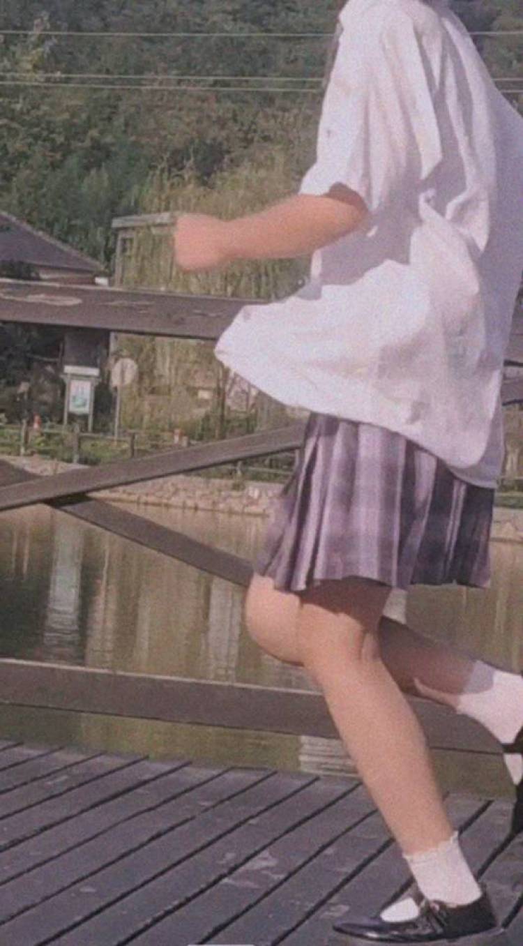 L.-安徽省·池州市·贵池区--会穿搭但是没有很多钱买衣服,像做寄拍模特有免费的衣服,所以可以不收钱,可接衣服鞋子,包,美瞳