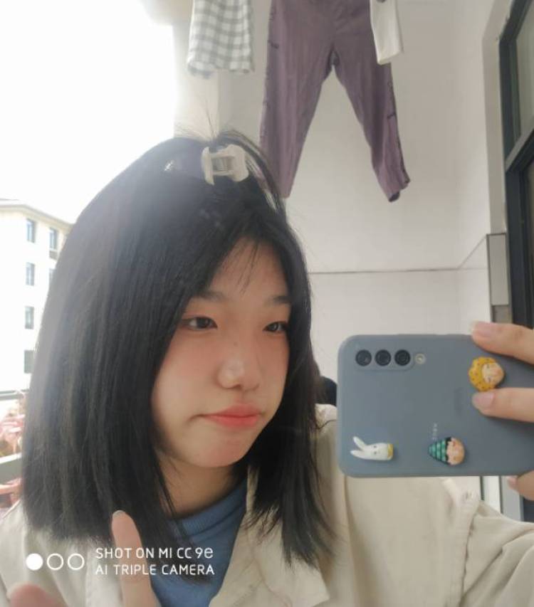 L.-安徽省·池州市·贵池区--会穿搭但是没有很多钱买衣服，像做寄拍模特有免费的衣服，所以可以不收钱，可接衣服，鞋子，包，美瞳