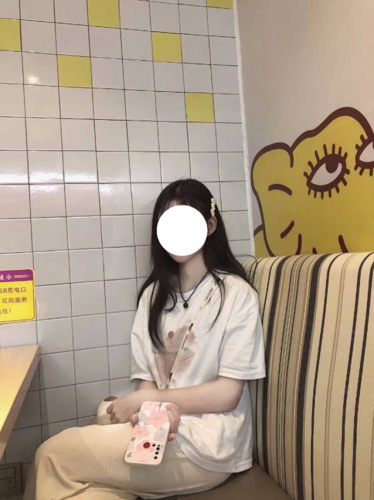 違心.-广东省·中山市·西区街道-抖音-想做寄拍模特,可接衣服/鞋子/包包/美瞳美甲/美妆彩妆/手饰有饰之类/帽子/声音好听点点?算才艺蛮~哈哈