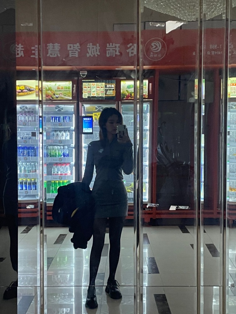 小此-四川省·成都市·金牛区--163 48kg 接淘宝买家秀 寄拍 服装包包饰品化妆品美瞳 会p图 需要的请找我!