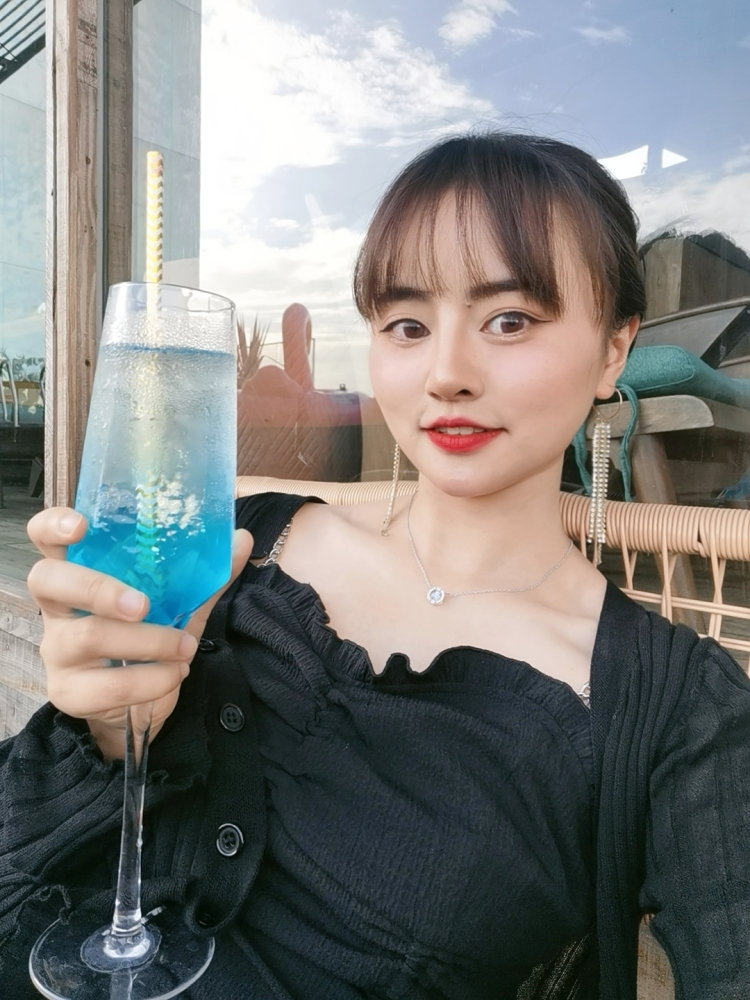 乐乐不加冰-四川省·成都市·都江堰市-抖音-26岁,身高155,体重90斤,导游,能说会道,性格活泼开朗,爱拍照,拍视频,旅行vlog,能带货,寄拍,童模,探店