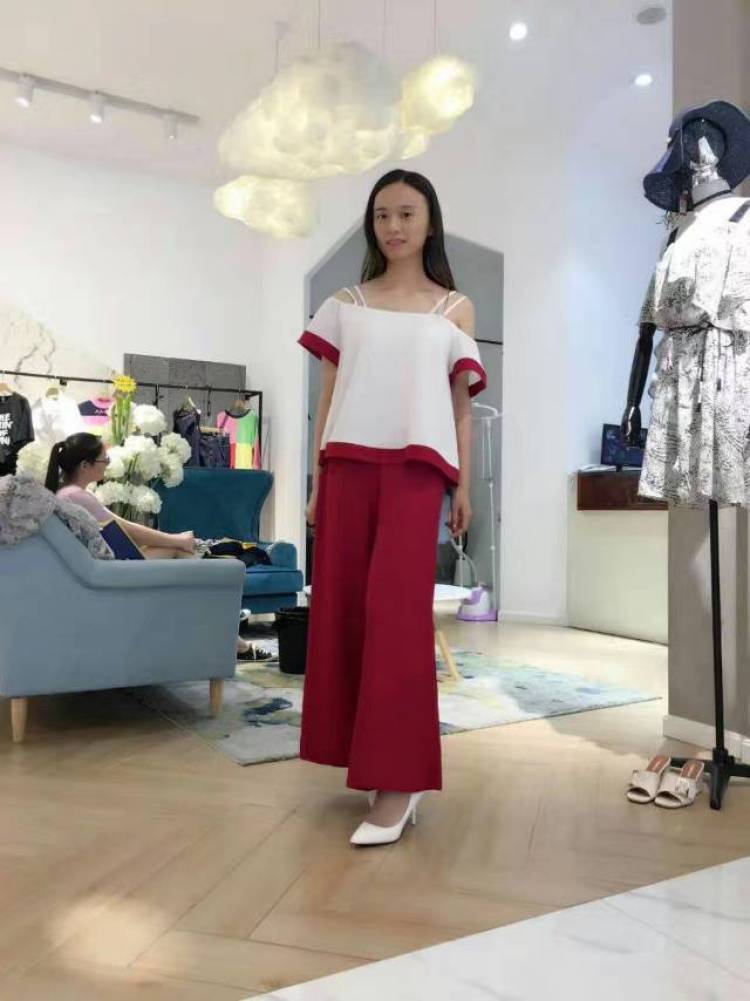 天乐-湖南省·长沙市·望城区--大家好！
寄拍什么都行，好沟通，买家秀，探店，什么都🉑️我是模特，身高168.体重50🉑️p图，不拖拉
年龄：28
身高：168CM
体重：50KG