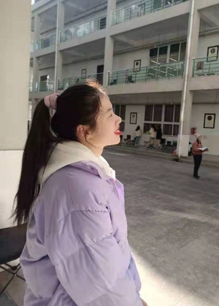 八月-安徽省·合肥市·肥西县-抖音，***，微博-我是属于行走的衣架，平时就比较喜欢拍照等。但是对偏性感或私密性的单是不接的。