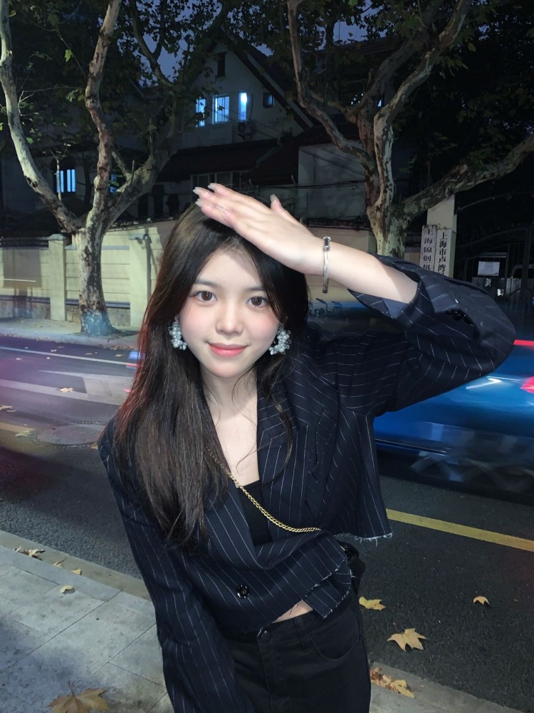 --上海市·上海市·徐汇区--是个素人 爱好探店拍照 想接淘宝寄拍 平时外出拍照拍得多 身高165 体重102 摄影师和商家们看看我找我约拍