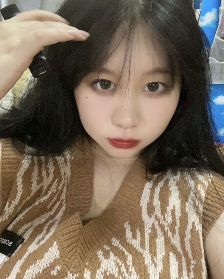 HaiPmNa💫-湖北省·武汉市·江夏区--接寄拍 衣服 美瞳口红 化妆品都可以 会p图 喜欢穿搭 喜欢搭配 喜欢ootd按照要求改照片都可以