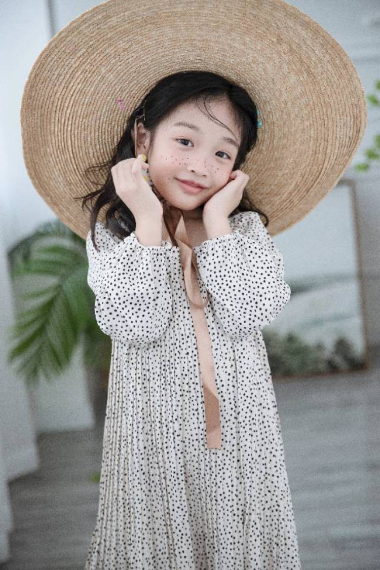🍀夏_老司-江苏省·南京市·江宁区-抖音-身高115 体重39 上镜会摆拍 可以自行拍照修图 可接寄拍童装